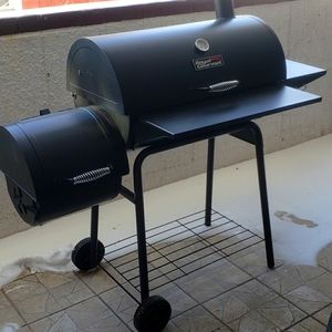 Black Royal gourmet grill and smoker with a grill set
